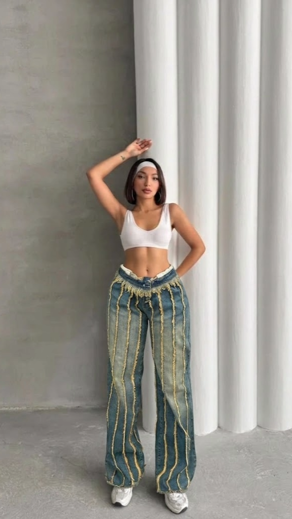 Vintage izlizani široki traperice, srednje strukirane sa ukrasnim šavom i džepovima