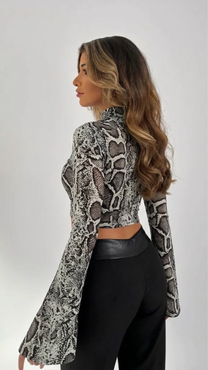 Crop Top sa Zmijskim Uzorkom