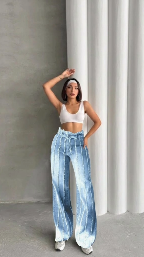 Vintage izlizani široki traperice, srednje strukirane sa ukrasnim šavom i džepovima