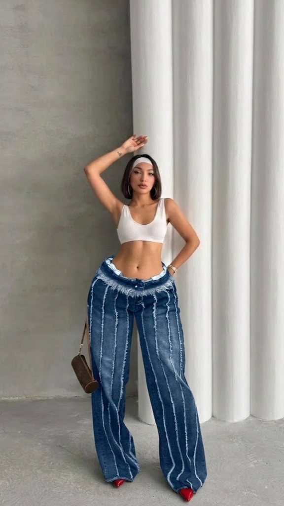 Vintage izlizani široki traperice, srednje strukirane sa ukrasnim šavom i džepovima